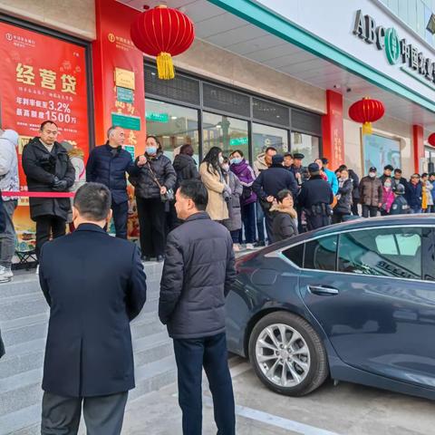 农行绵阳分行平稳有序兑换余量龙年纪念钞币