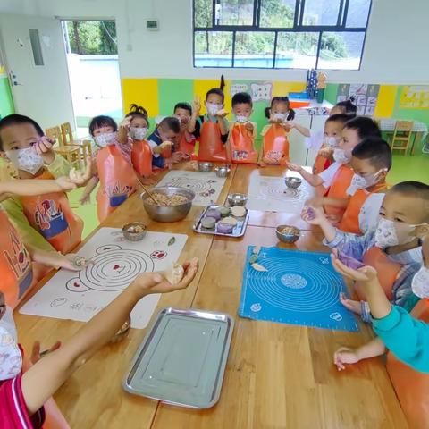 “小小饺子香、开心齐分享”——麻尾镇贝立方幼儿园包饺子生活活动