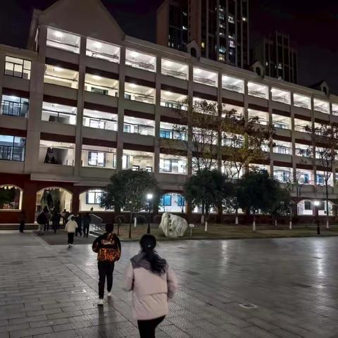 凿石小学2303班家长会纪实