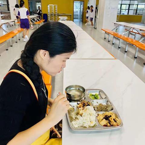 眼见为“食”，“味”爱护航——南城商务北部学校初中部首届家长代表轮流入校陪餐记录