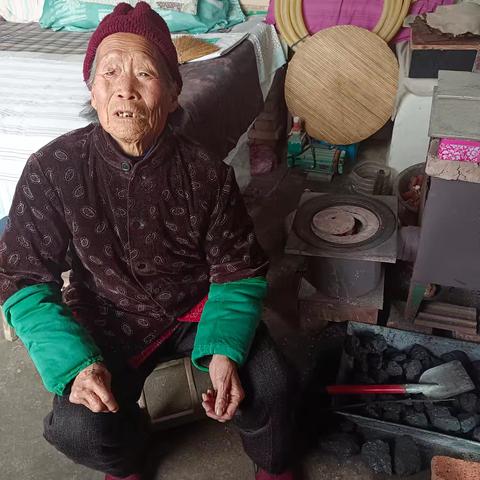 北宋镇三岔村网格员牟海霞的简篇