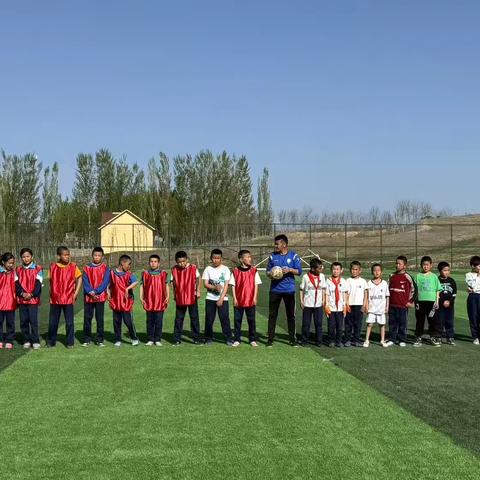 那拉提镇哈拉奥依小学 “晨光绿茵逐风赛”暨五一假期安全系列活动