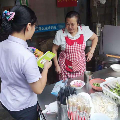 岳西城东支行开展反假币宣传活动