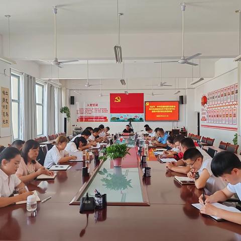 第三师四十四团第二中学党支部组织学习习近平总书记在听取新疆维吾尔自治区党委和政府，新疆生产建设兵团汇报时的重要讲话精神