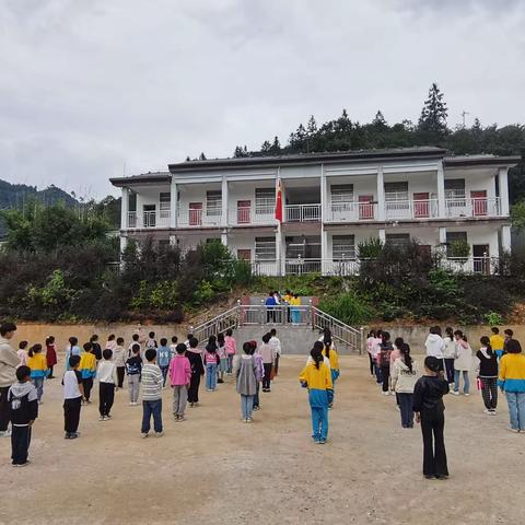 “少年有梦，领巾飞扬”——张岭小学少先队员入队仪式