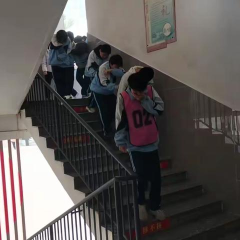 以练为战，防患未“燃” 临漳县第五中学开展火灾应急演练活动