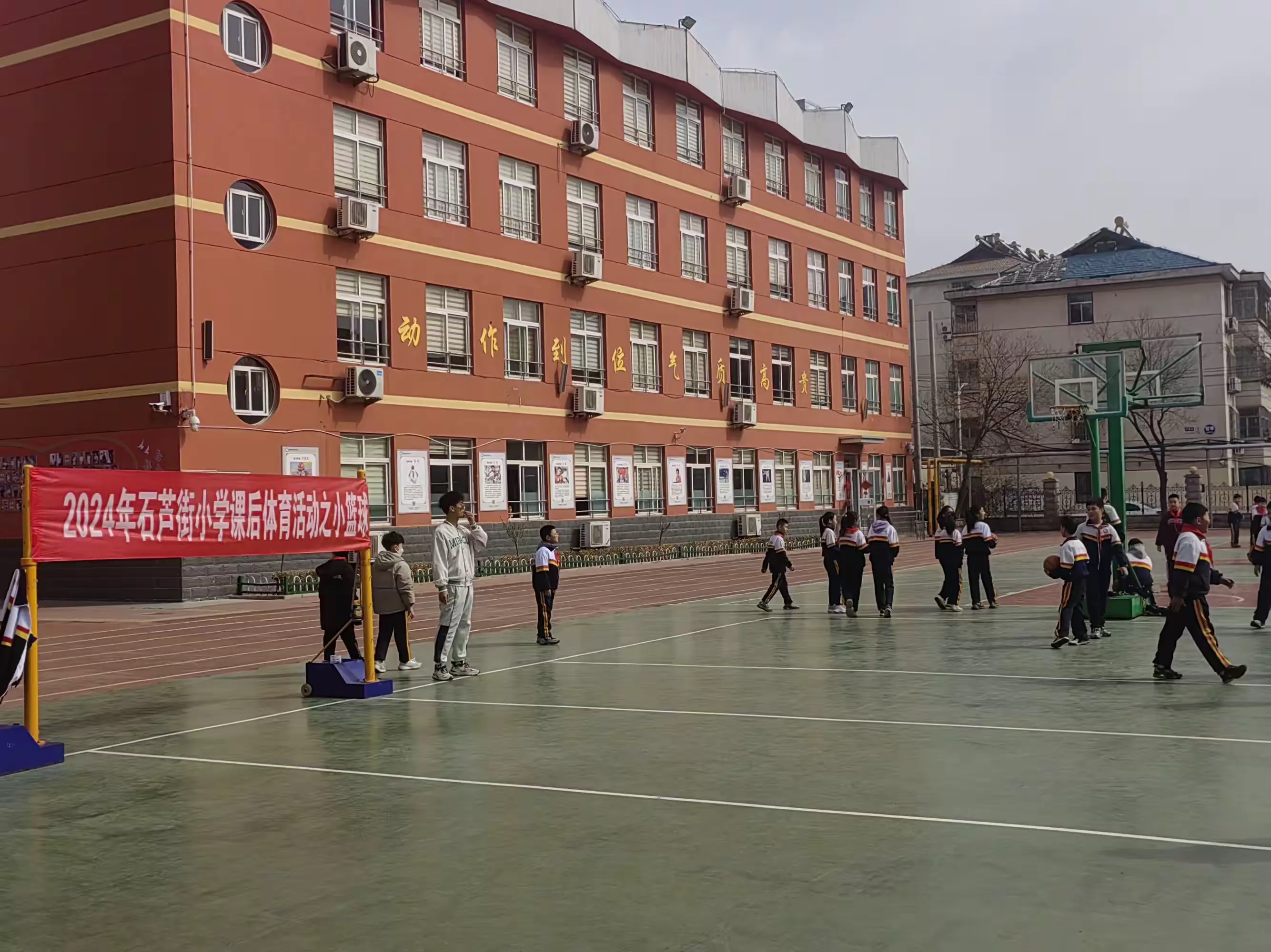 简篇-2024年石芦街小学体育课后活动之小篮球