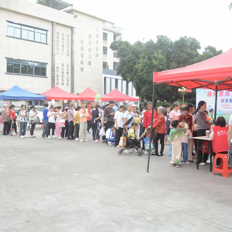 怀德社区“暖心水吧”爱心义卖（第八场）——西门公园义卖飘香，街坊邻里共聚暖心时光