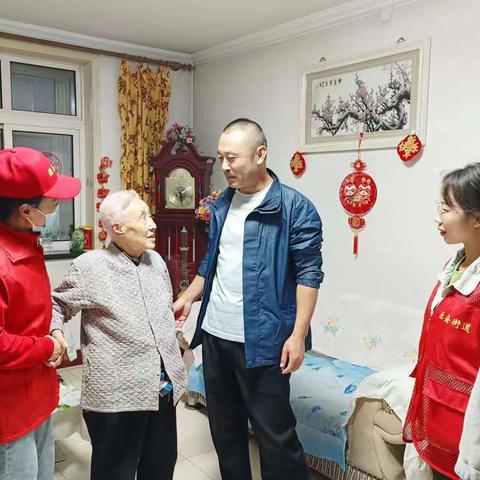 富强社区联合满庭芳餐饮公司开展“爱心便当，关爱到家”活动
