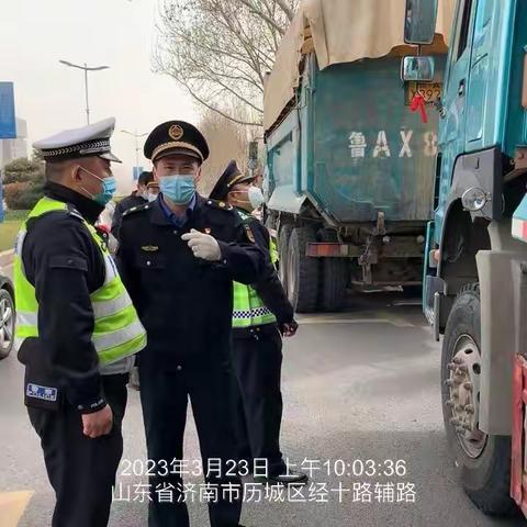 四部门联合执法     重拳整治渣土车