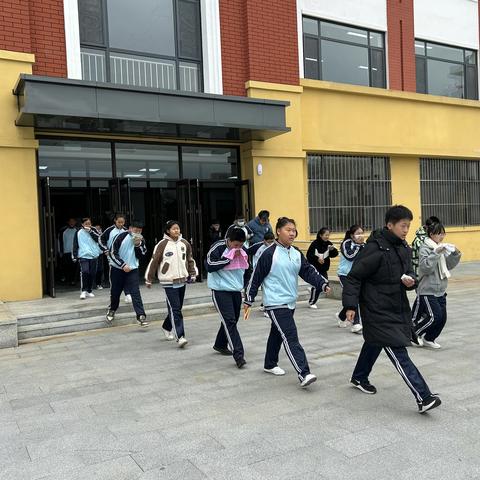 丹东市实验中学开展消防演练 提升师生火灾应急能力