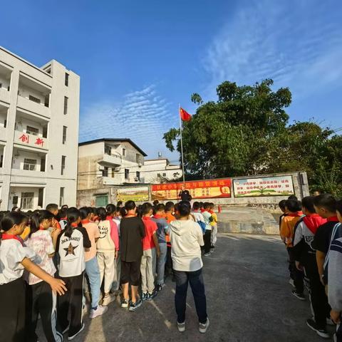 警钟常敲响，安全记心间——武平县伏虎小学开展防震及消防应急疏散演练活动