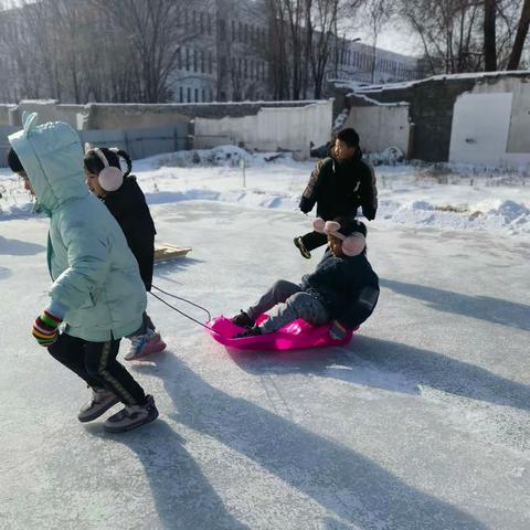 我的幼儿园下雪了之溜冰场