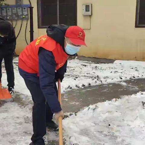 武汉公交党员遇恶劣天气 闻令而动冲锋在前保障居民出行