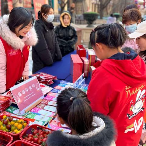 社区新春年货节 便民助企两不误