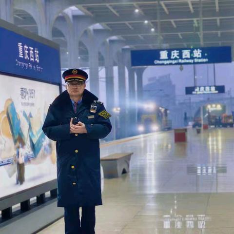 身边的榜样｜伏学良：30余年守护渝疆线 “雪莲车长”把服务暖到心坎里