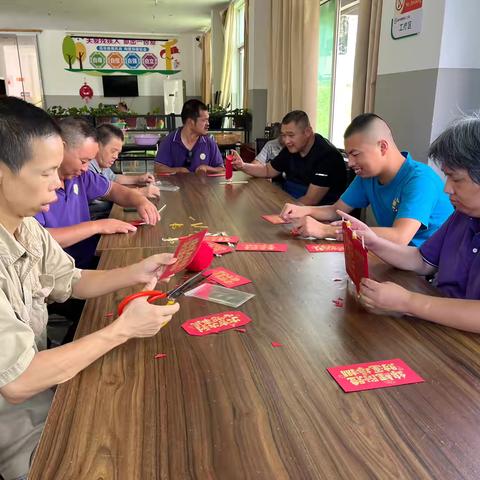 灯笼高高挂，中秋情意浓｜筱村镇残疾人之家制作灯笼活动