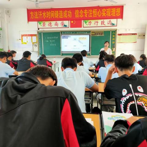 秋风迎诗意，教研唤灵思——新集中学迎接区发展中心对青年教师随堂听课指导工作