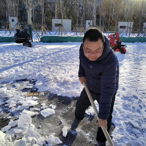 扫雪除冰暖人心，志愿活动展风采——迁安一中高二年级开展清扫积雪志愿活动