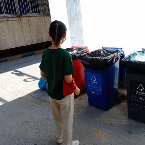南院门街办书院门社区督导检查院落垃圾分类投放工作