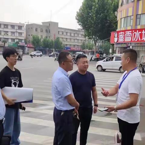 鲁山县露峰街道党工委副书记督导“五经普”工作并慰问一线普查员