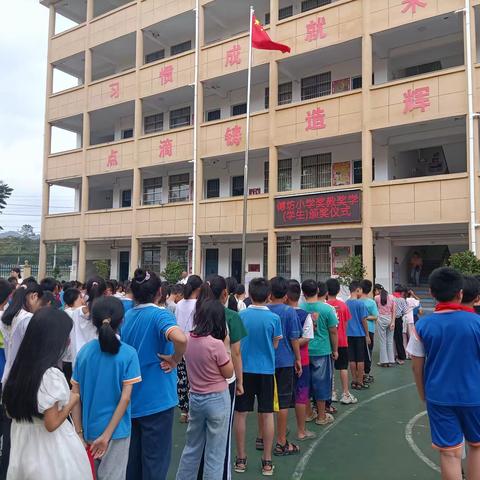 奖教奖学促成长，助学善举暖人心  ——南丰县教育基金会“奖教奖学走进傅坊学校”