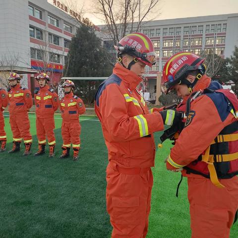 景平大街消防救援站组织开展低温雨雪冰冻灾害救援专项训练