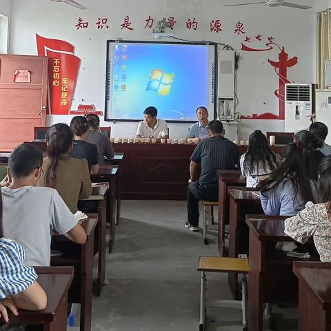 尹集镇初级中学2023--2024学年教师“青蓝工程”师徒结对拜师仪式