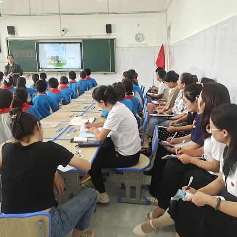 聚焦课堂教学主阵地 抓常规 促提升 ---轮台县第十三小学校领导深入课堂听课活动