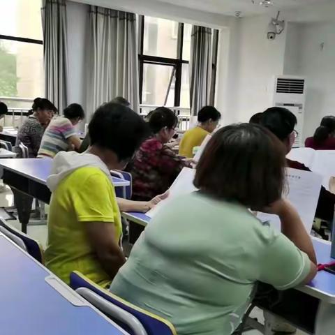 金秋九月，秋风送爽，今天是我们声乐七班开学的第二节课，周老师的课生动活泼，深受同学们的喜爱，似饱满的热情投入到学习中