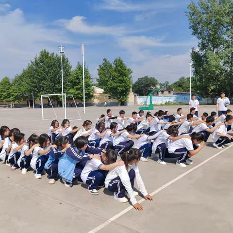 “趣”享运动          青春当“燃” 乾县职业教育中心22级年级组趣味活动
