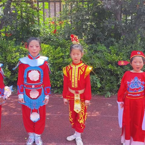 2025上-星光碧水湾小学口才社团成果展示： “言辞是行动的影子。” 一字一句，皆是风采； 一颦一笑，尽显魅力。