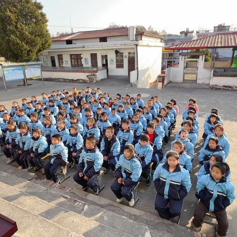 榜样引领，一路前行 一肖坳小学隆重召开期中表彰大会