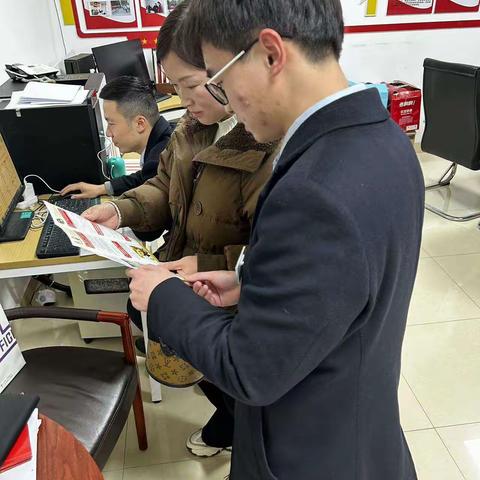 农行安庆莲云支行深入开展“拒收人民币现金专项整治”宣传活动（副本）