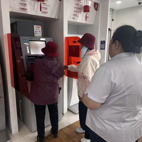 银行暖心服务：跨越数字鸿沟的关怀