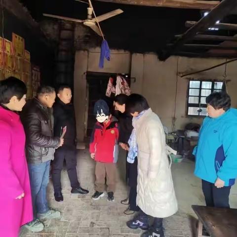 蓝田县家庭教育协会走进厚镇开展寒冬送温暖活动