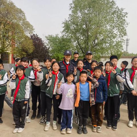 科技点亮梦想   理想引领未来 ———蓝田县巡特警大队关爱农村留守儿童侧记