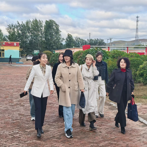 研训视导促提升  聚力同行共成长——科右中旗教育事业发展中心研训员2025年秋季学期莅临哈日诺尔中心校开展入校视导工作