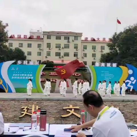 宁乡市老年大学健身气功队参加长沙市八段锦比赛