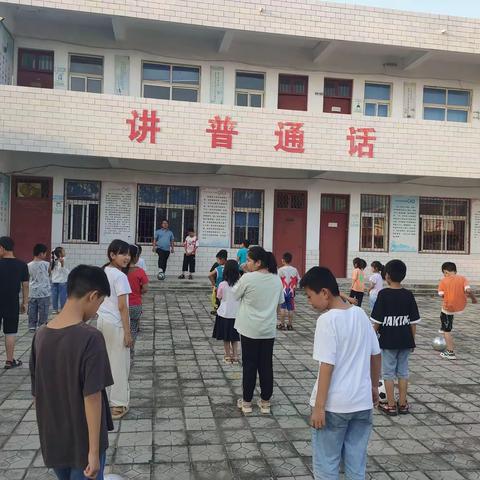 段庄小学足球社团开课啦