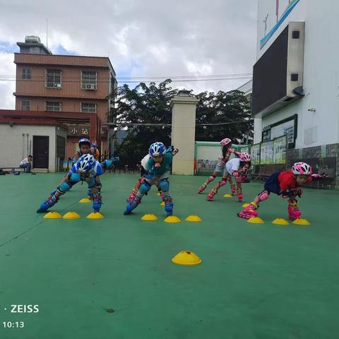 海口市琼山十一小学轮滑训练日常