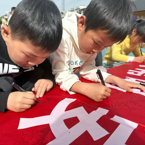 【品体如圭 才智如峰】圭峰中心幼儿园第十周工作简报