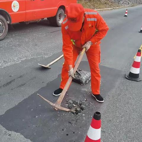 青海湖公路段圆满完成“国庆佳节”期间的保通保畅工作