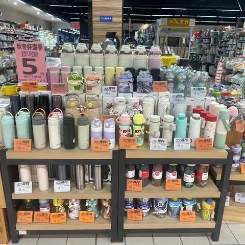 嘉鱼店百货课应季商品陈列