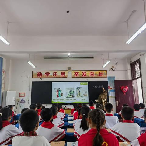 深耕细耘教学路 常态听课伴成长 ——辽河路小学听课活动