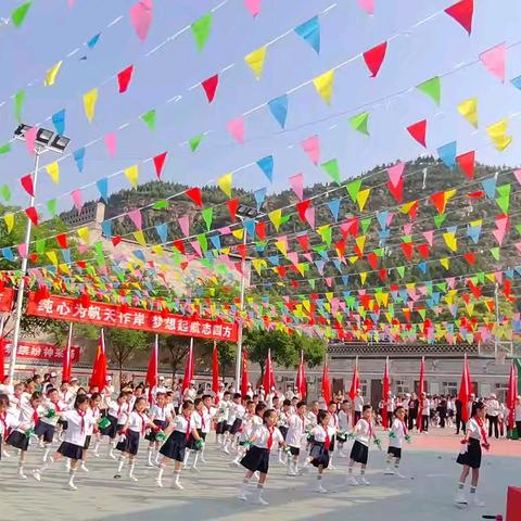 牢记党的教导 争做强国少年 临县五中庆“六一”系列活动