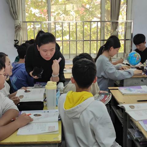 “课堂磨练展风采，观摩交流促成长”——文综组历史学科示范课总结