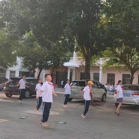 “绳”彩飞扬  快乐成长——文昌市树芳小学三至五年级花样跳绳课后服务