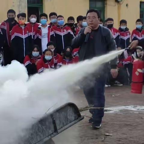 关注消防，珍爱生命---西九吉中学安全疏散消防演练