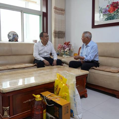 信都区中秋节前夕走访慰问离退休干部